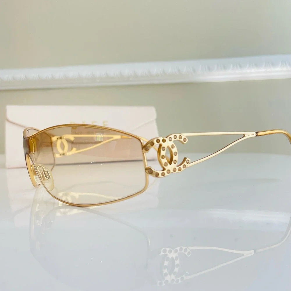 🌸SOLD🌸CHANEL AUTHENTIC Gold CC crystal sunglasses - Picture 8 of 16